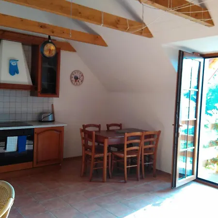 Na Farme U Koni Apartment Milesov